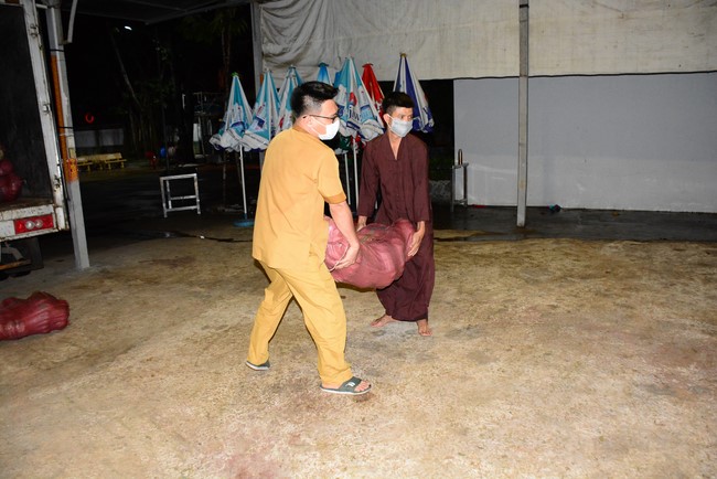 Continuing to support people in need in the Covid-19 pandemic of Hoang Phap Pagoda (series 7)